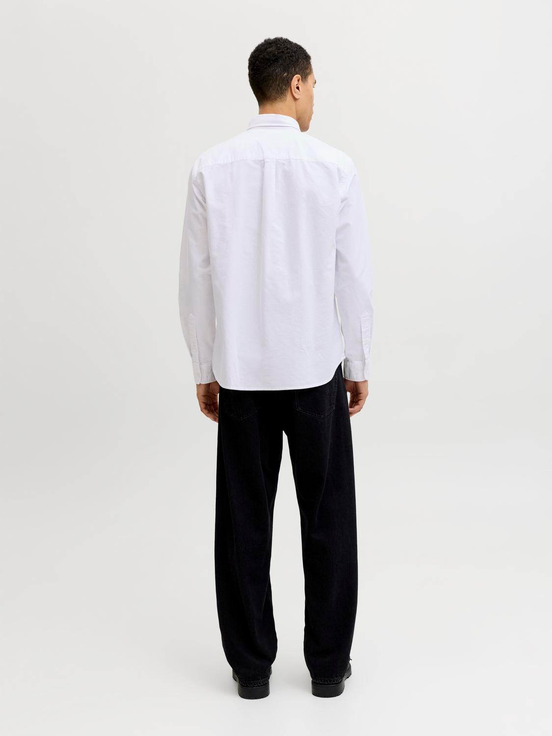 model_shot-back